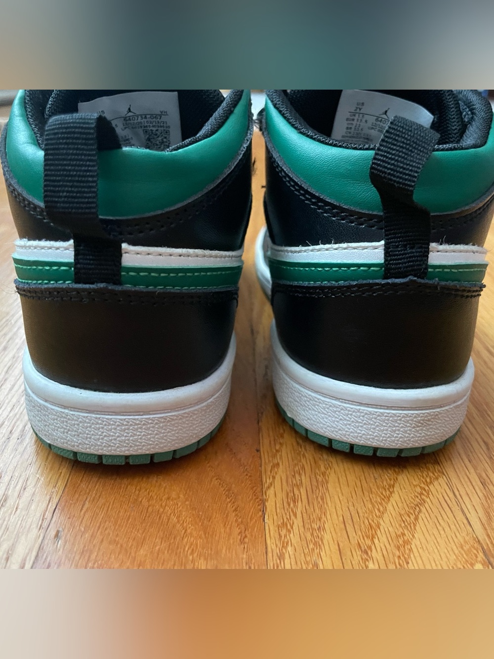 Nike Jordans Kids Mid-Top Sneakers in Green, Black & White - Picture 3 of 8